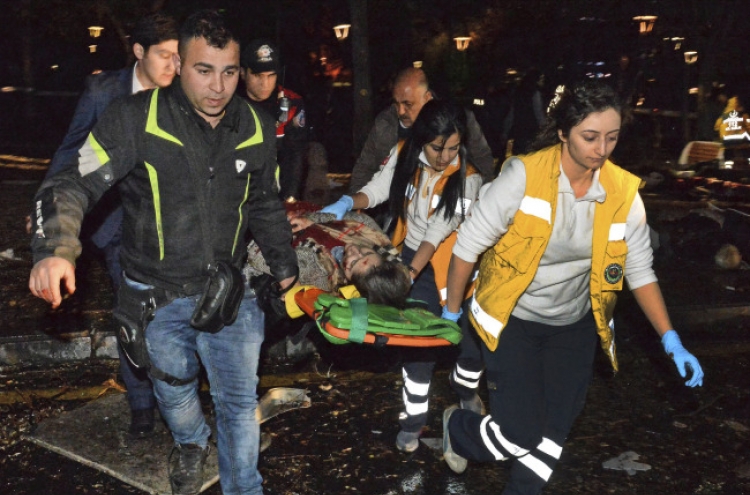 Car bomb kills 34, wounds 125 in Turkey