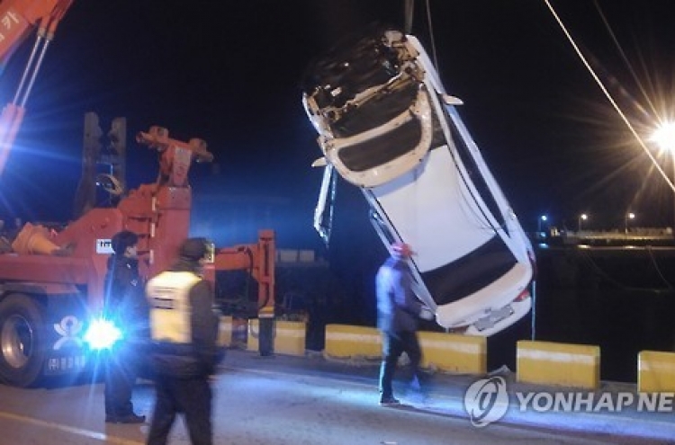 제주서 렌터카 바다로 추락…병역특례 휴가자 3명 사망