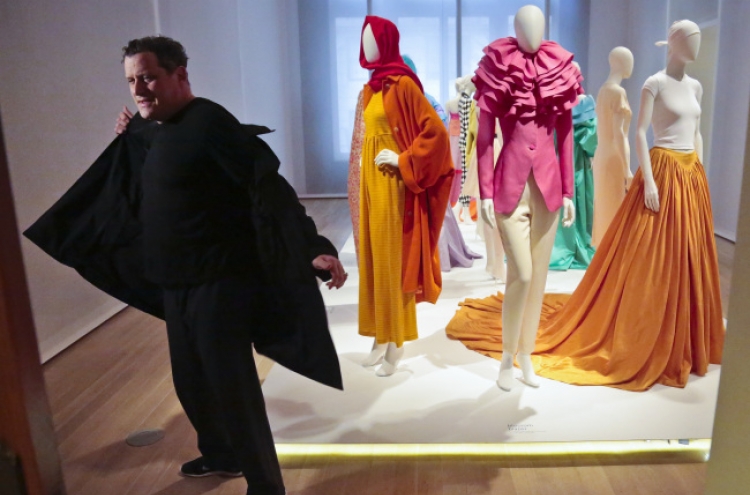 Isaac Mizrahi says new show a survey, not a 'retrospective'