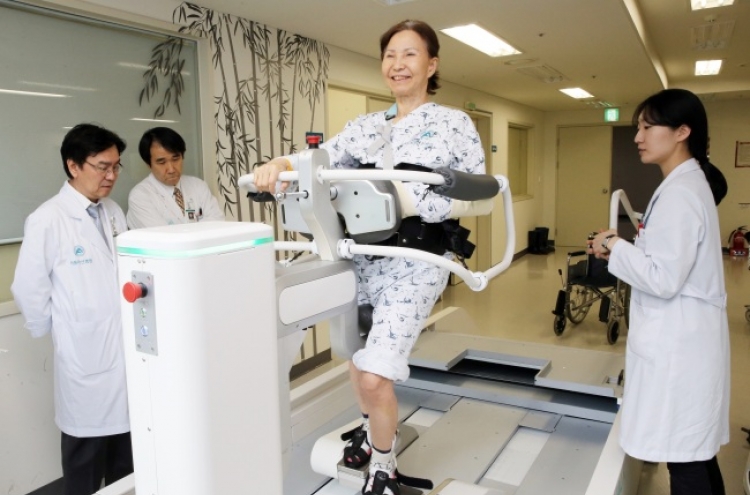 [Photo News] Robot helping rehabilitation