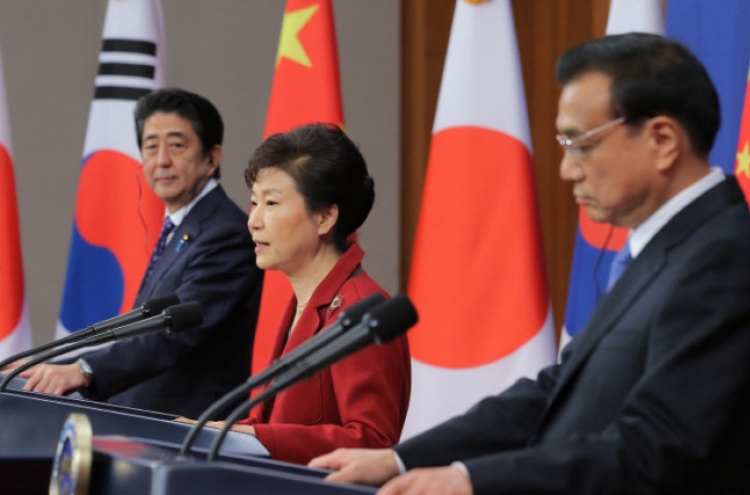 Korea, China discuss ways to ease trade barriers