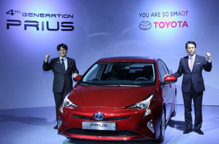 Toyota drives hybrid car sales push with new Prius