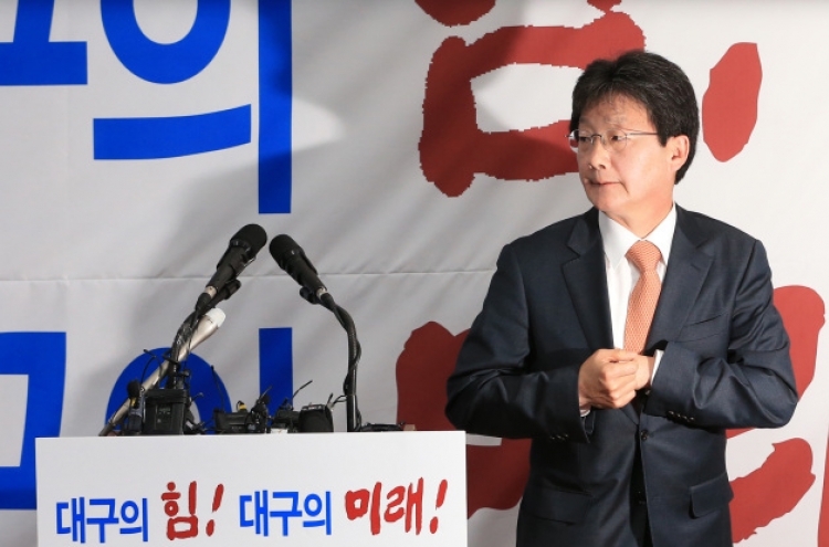 Ex-Park aide defects from Saenuri