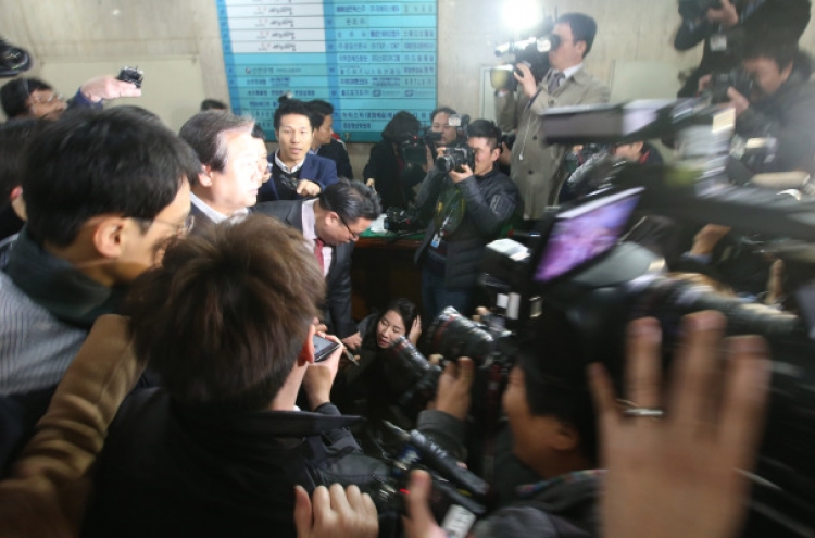 Saenuri manages compromise on nomination