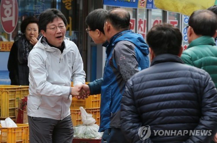 무소속 유승민 전통시장 찾아가 "걱정 끼쳐서 미안"