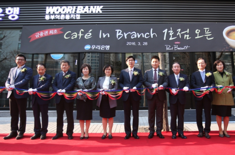 [Photo News] Coffee shop in a bank