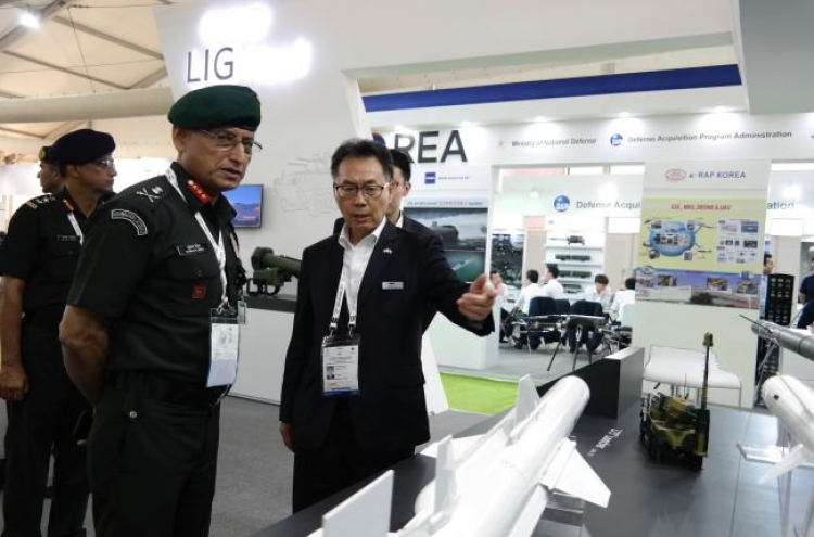 [Photo News] Interest in Korean defense equipment