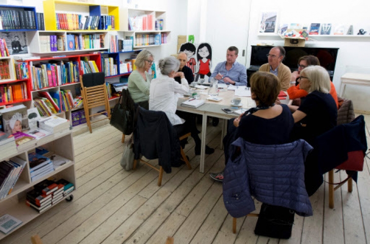 Barcelona bookstores reinvent themselves to survive