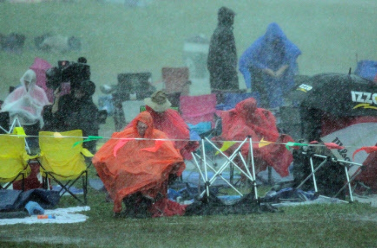 Jazz fest’s last day finishes soggy, but strong