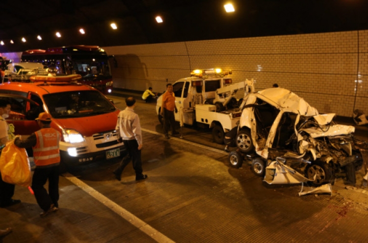 4 dead, 36 injured in chain collision in tunnel