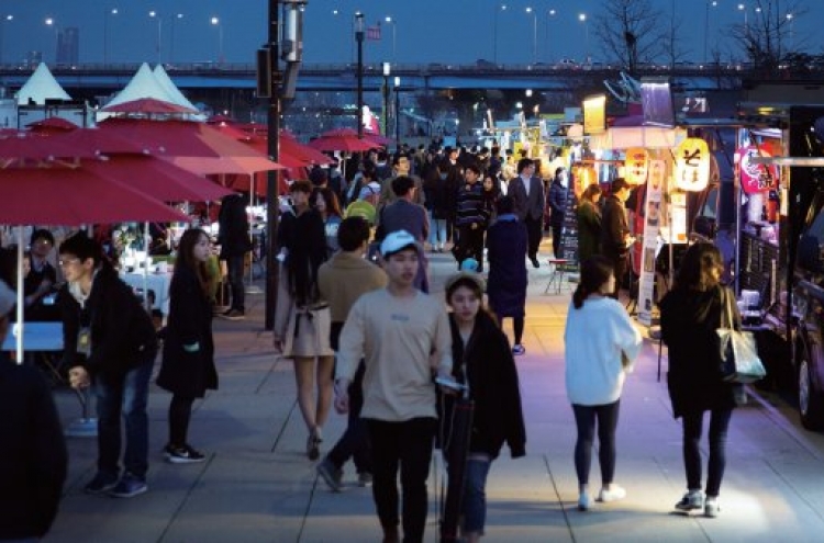 Night market at Cheonggyecheon Square