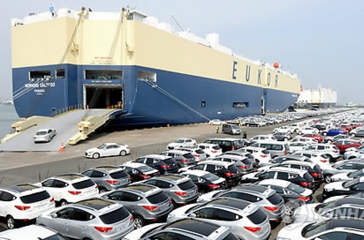 Korea's commercial vehicle exports plunge, halving trade surplus