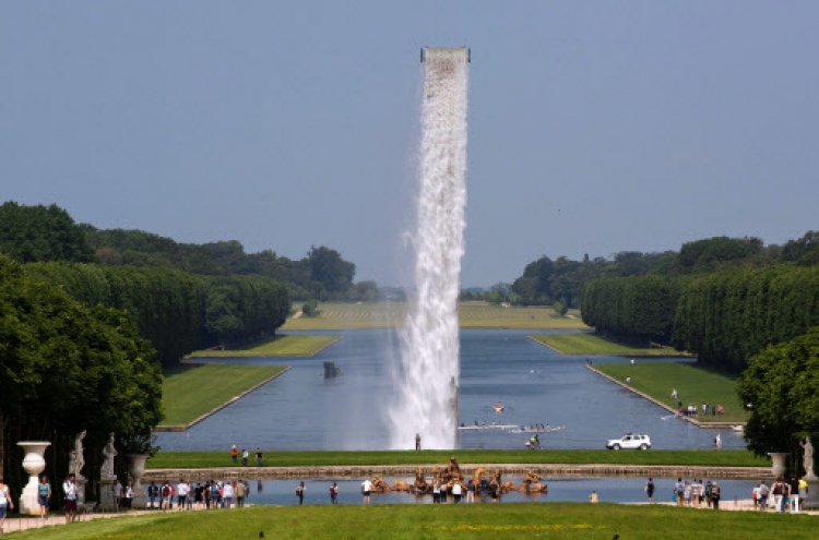 Versailles unveils giant waterfall that ‘holds up the sky’