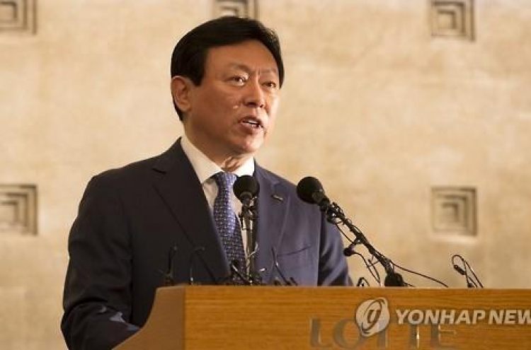 Lotte chairman shows confidence amid widening probe