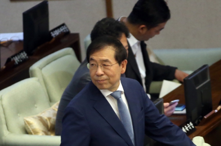 [Newsmaker] Seoul Mayor struggles in quagmire