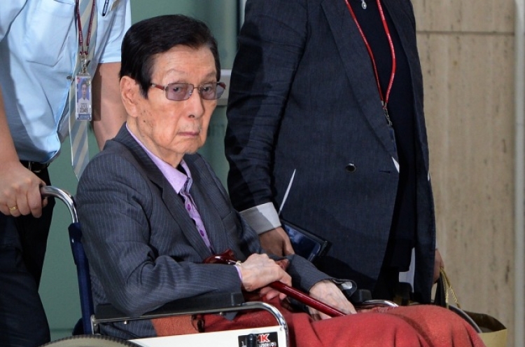 Lotte founder moves hospital amid escalating probe