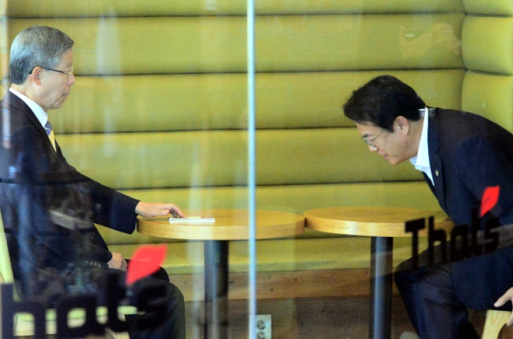 Saenuri feud quietens after leaders' meeting