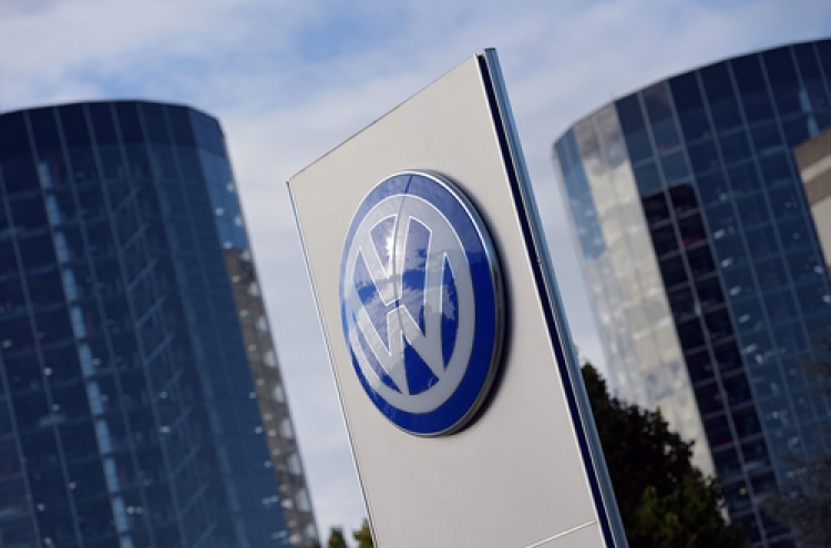 VW gasoline car owners to file criminal charges