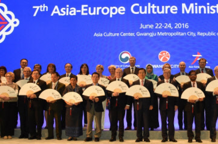 Prime minister calls for more international cultural cooperation