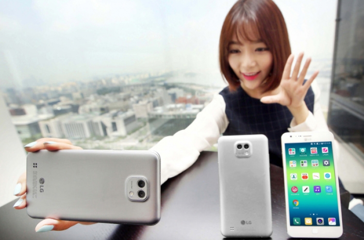 LG, Pantech vie for leadership in mid-tier smartphone market