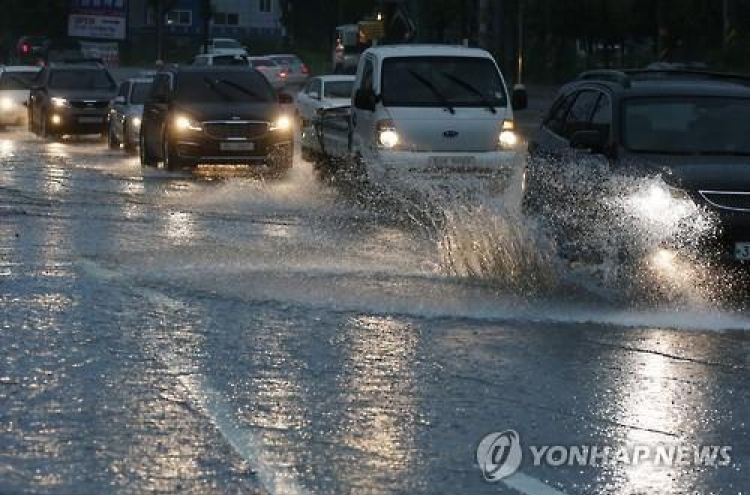 Weather agency issues downpour warning for Seoul