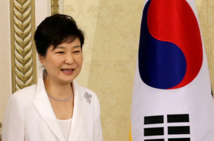 Park to invite all Saenuri Party lawmakers for luncheon this week