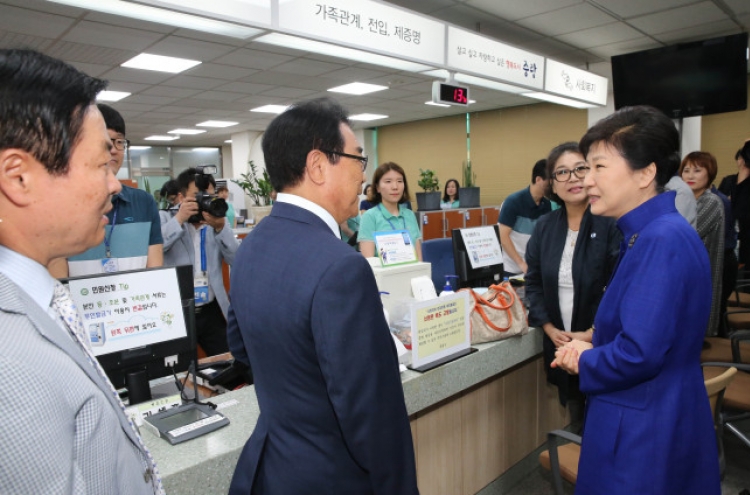 Park visits Seoul welfare center