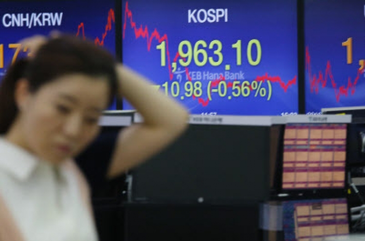 Korean stocks down on institutional selling, political risks