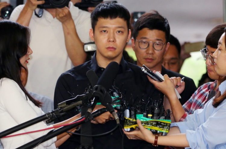 Park Yoo-chun faces sex trade, fraud charges