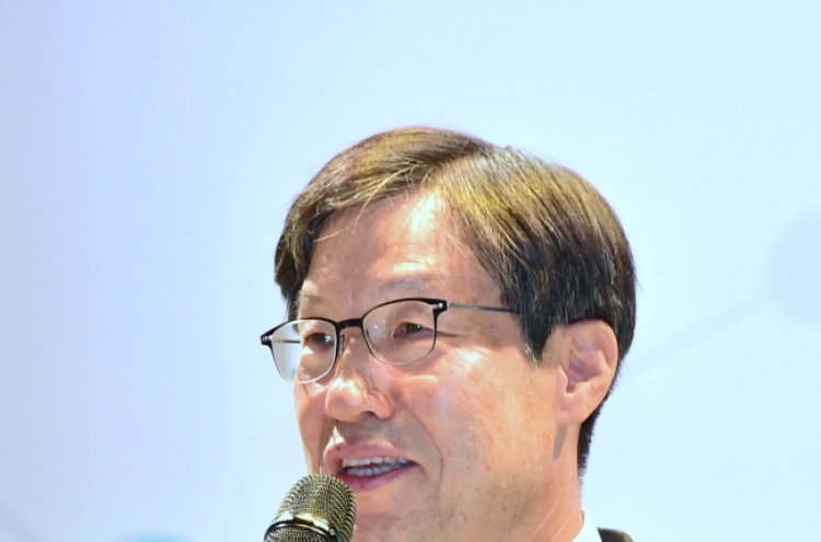 POSCO chairman donates W300m to stimulate job growth