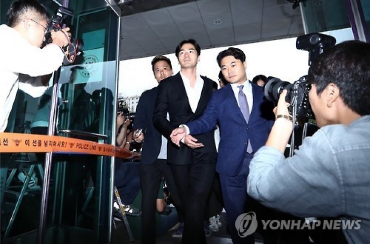 Actor Lee Jin-wook denies sexual assault allegation