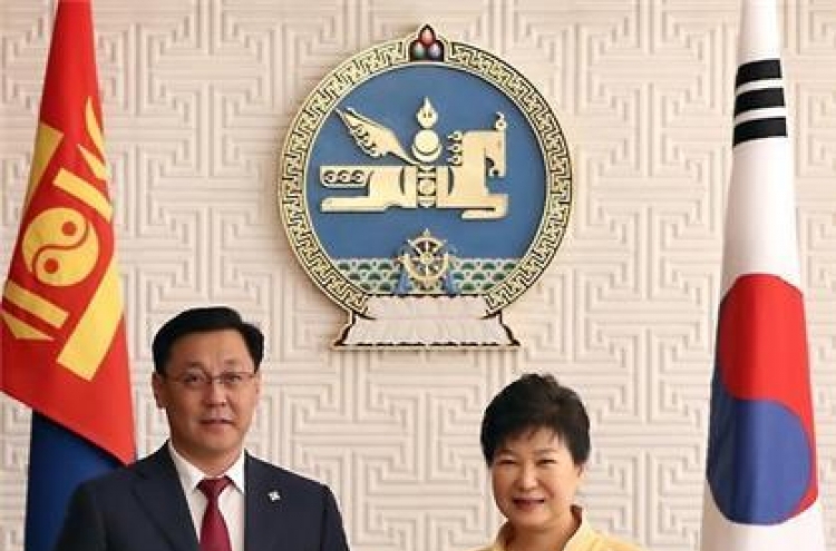 Park meets Mongolia's new parliamentary chief, prime minister
