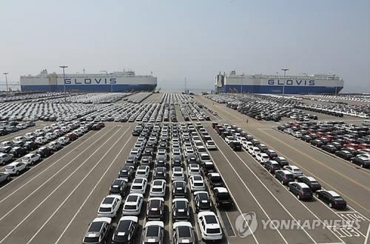 Korea's automobile output shrinks on overseas production