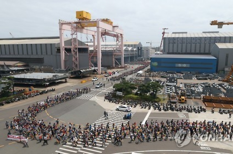 Unionized workers of Hyundai Motor extend strike, denting output