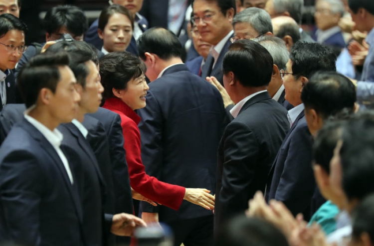 Park urges new Saenuri leadership to foster unity