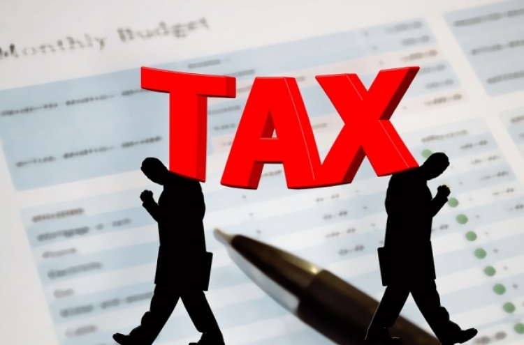 Corporate tax burden falls, rises for personal income: report