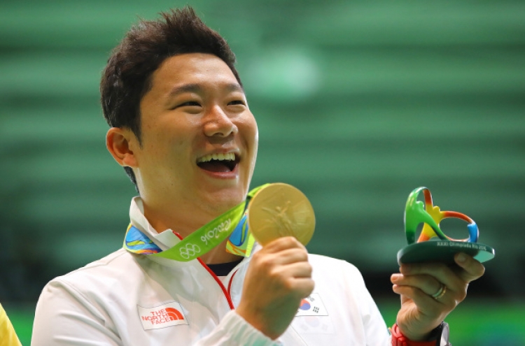 Korea's Jin Jong-oh wins gold in men's 50m pistol shooting