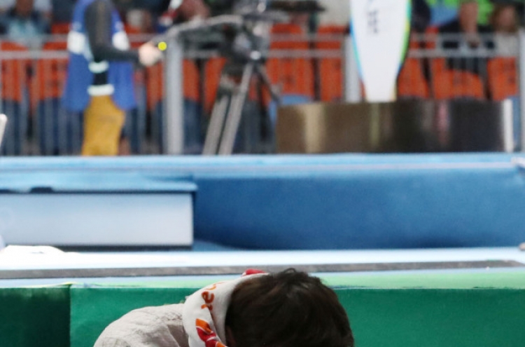 Korean fencer blames nerves for unexpected defeat