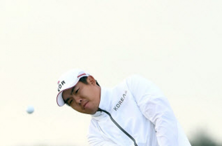 Korean men go under par in 1st round of golf