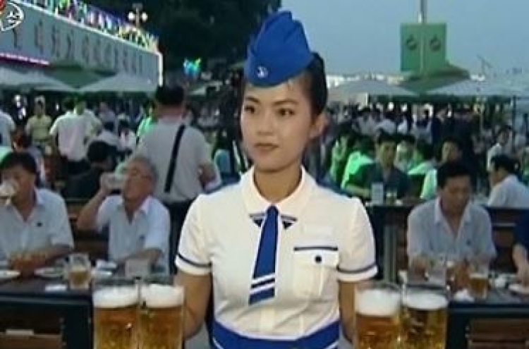 北 맥주축제, 미모의 女종업원 포착