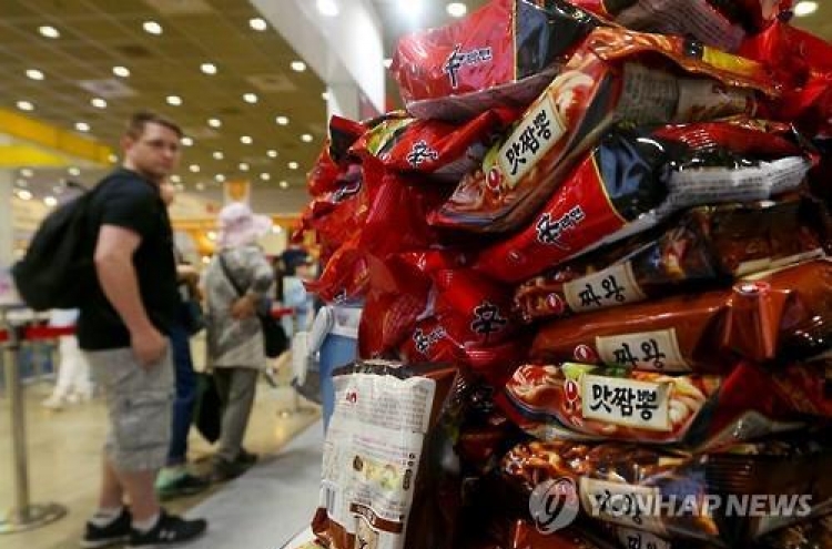 Exports of instant noodles soar 18%  in H1