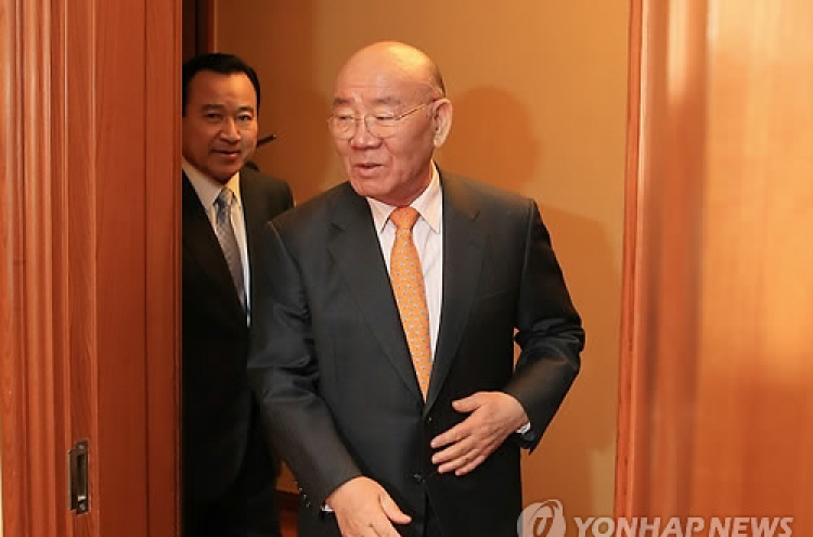 Opposition head to visit former President Chun