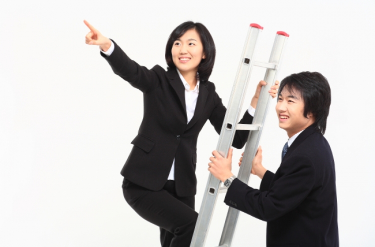 S, Korea's top 30 public firms lack female executives