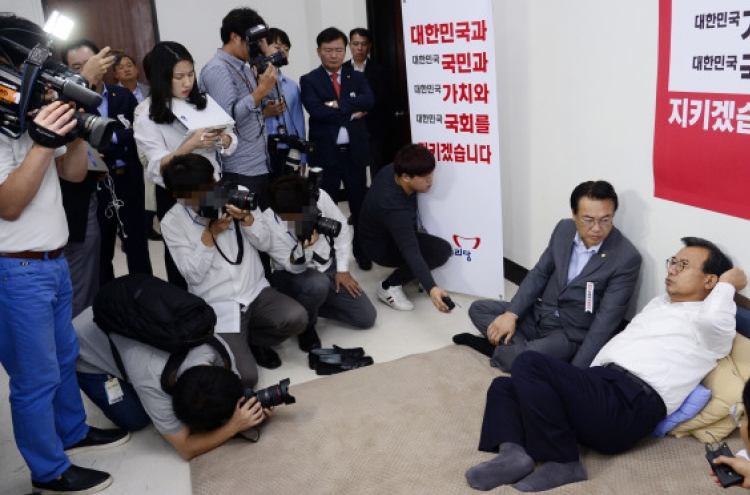 Saenuri files charges against speaker