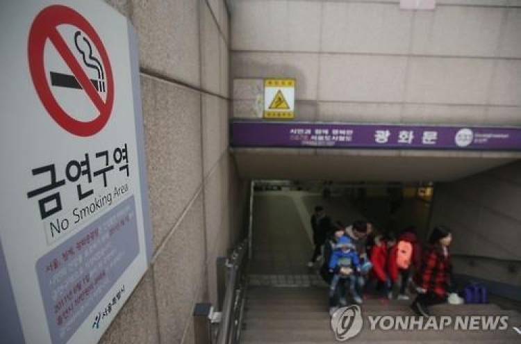 Over 900 caught smoking near subway entrances in a week