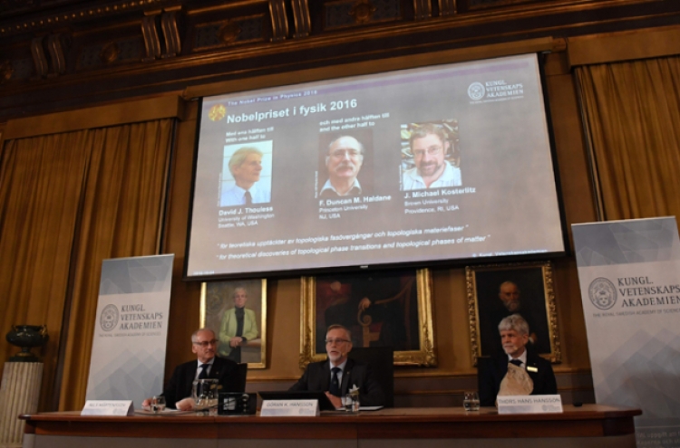 David J. Thouless, F. Duncan Haldane and J. Michael Kosterlitz win Nobel