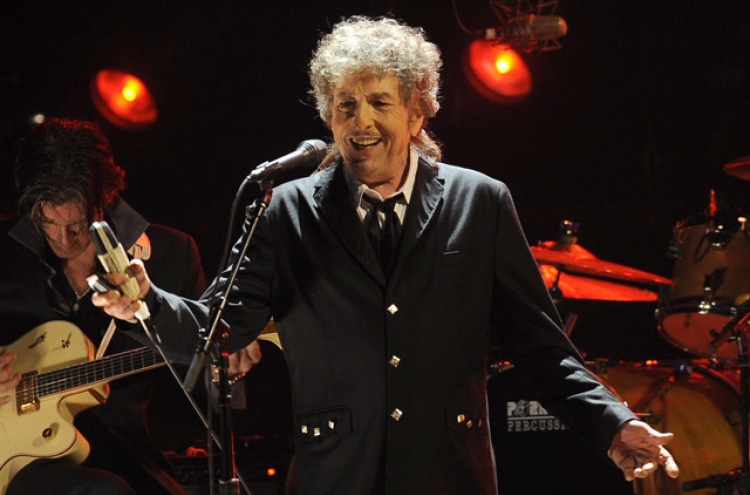 [Newsmaker] Bob Dylan wins Nobel Literature Prize