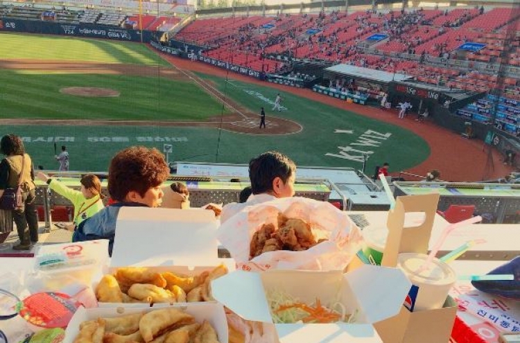 [Weekender] Delectable wonders at baseball stadiums in Korea