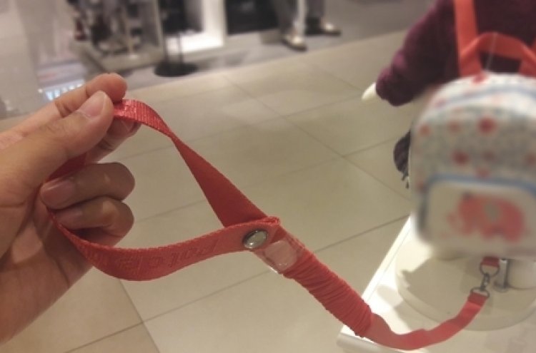 Toddler safety leash sparks dispute