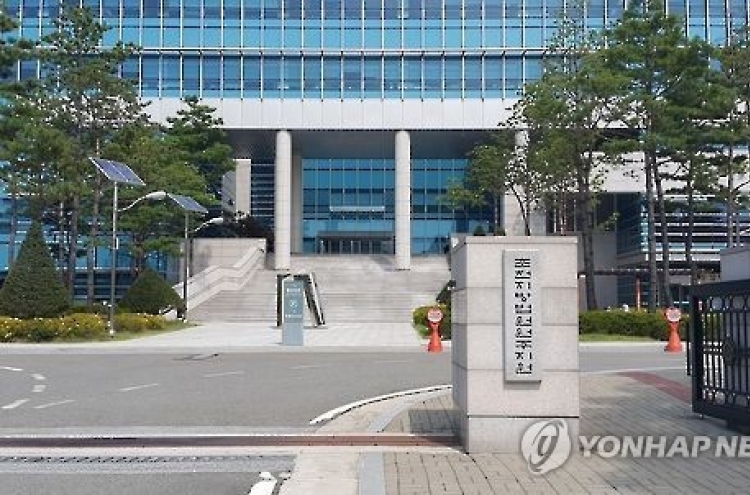 친딸 수년간 성폭행 아버지 징역 17년